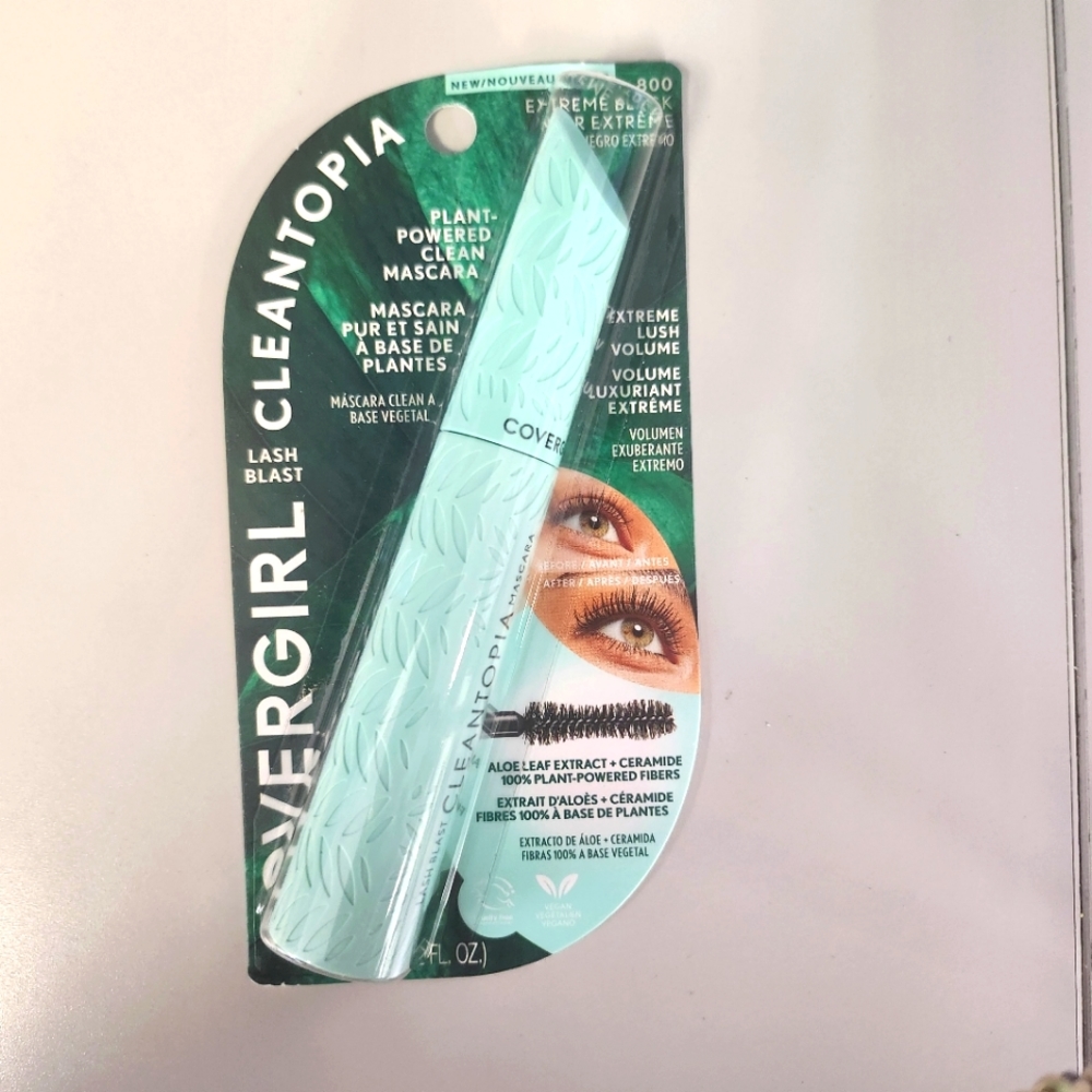 CoverGirlCovergirl Lash Blast Cleantopia Mascara Extremely Black 800